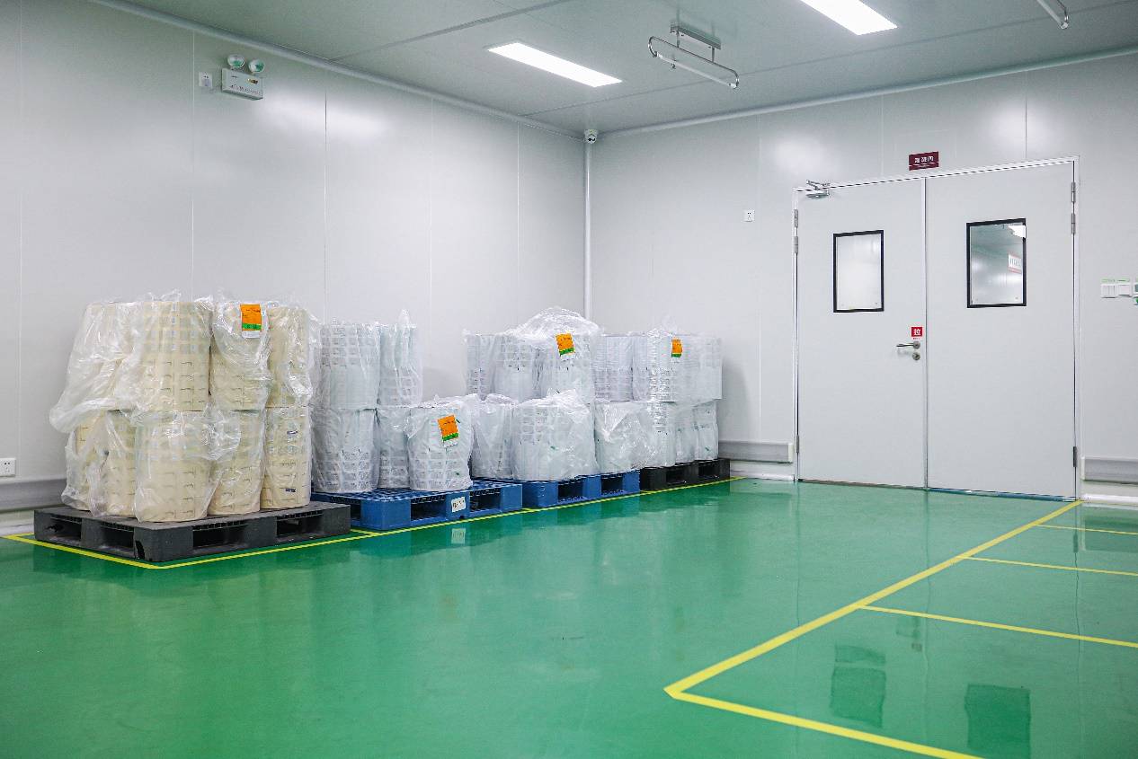 次抛与常规化妆品有何不同？探秘韵斐诗工厂，揭秘婴儿用品的独特之处